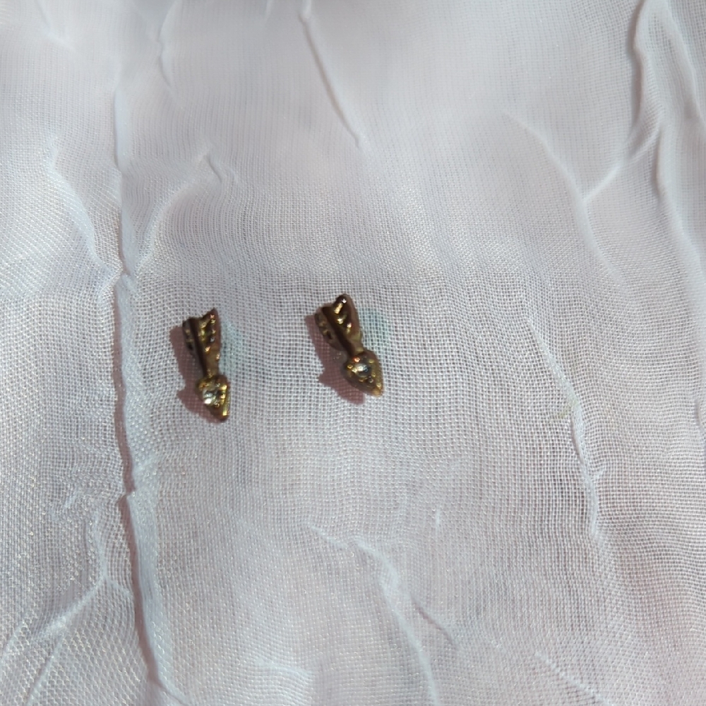 Chic Gold Arrow Earrings